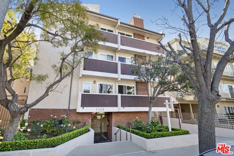 Photo of 11916 Goshen Avenue #5, Los Angeles, CA 90049 (MLS # 25625531)