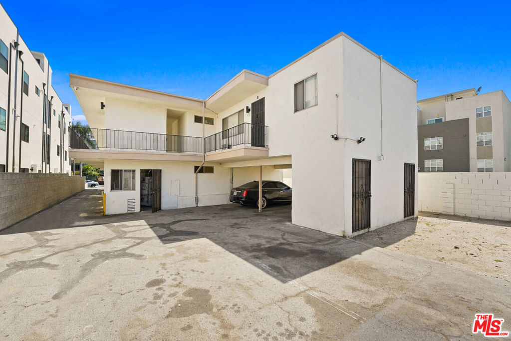 Properties 3 11763 Hamlin Street