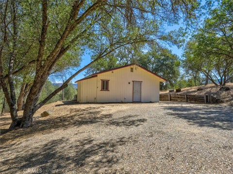 Photo of 42025 Road 415, Coarsegold, CA 93614 (MLS # FR26155703)