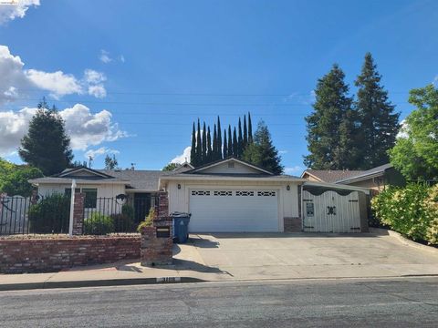Photo of 3108 Ashburton Drive Dr, Antioch, CA 94509 (MLS # 41131958)