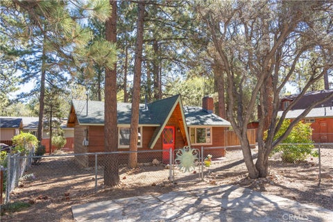 Photo of 337 Holmes Lane, Sugarloaf, CA 92386 (MLS # IG26197426)
