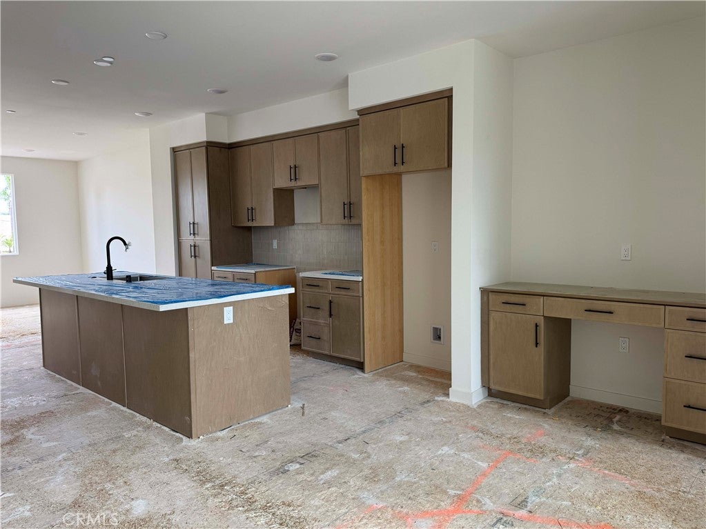 685 S Brea Boulevard 304
