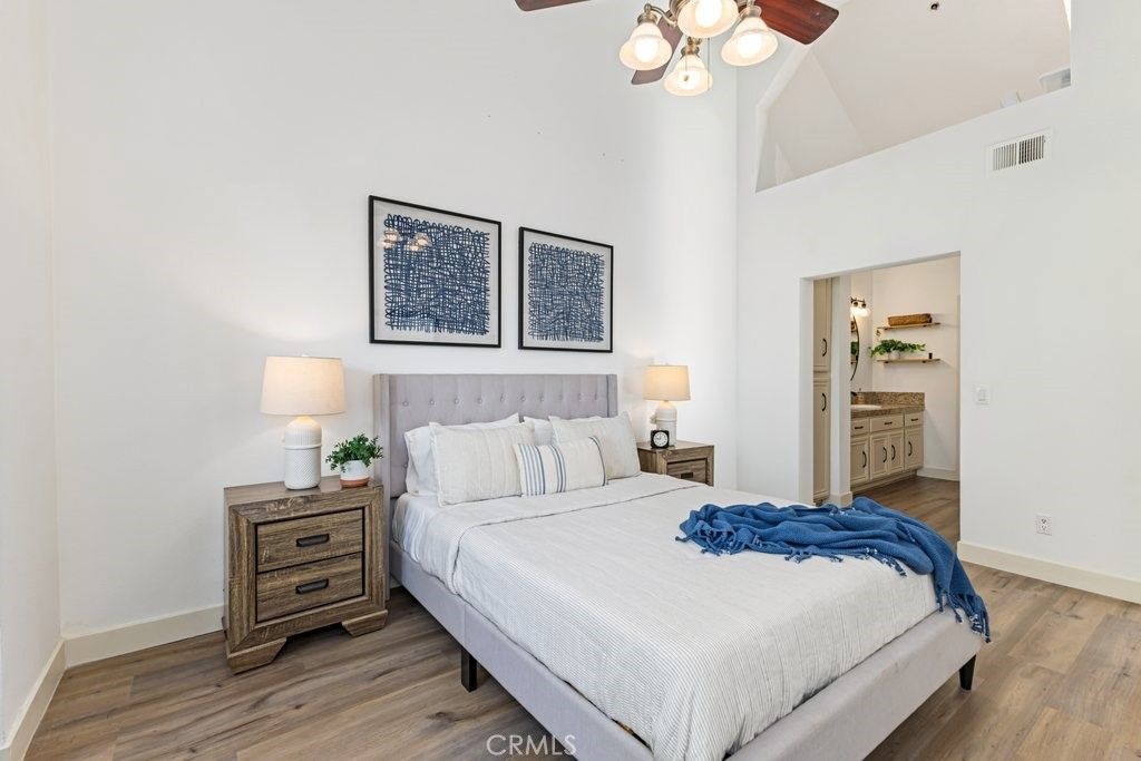 listing image 130725395305263026112