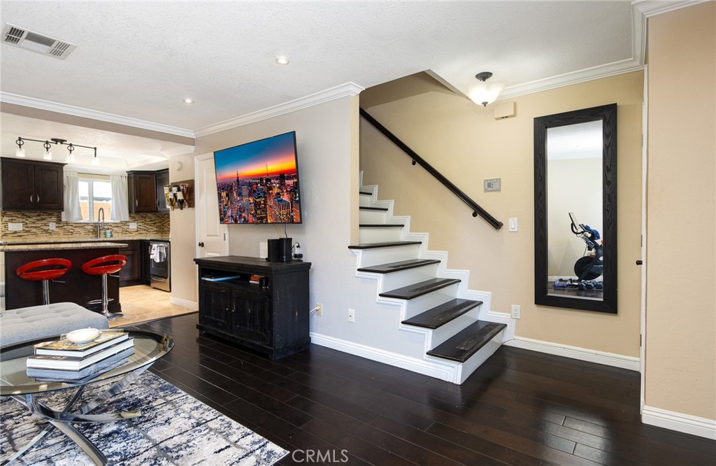 2229 N Broadway J