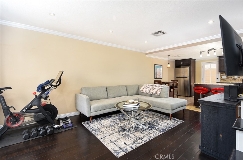 2229 N Broadway J