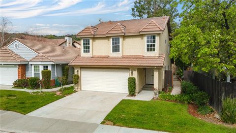 Photo of 20015 Gilbert Dr, Canyon Country, CA 91351 (MLS # SR26031860)