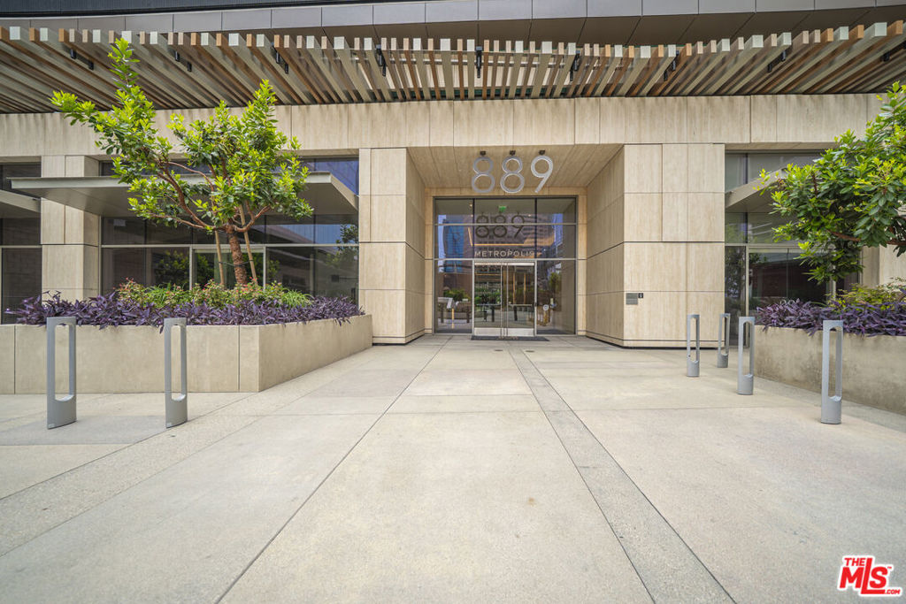 889 Francisco Street 2610