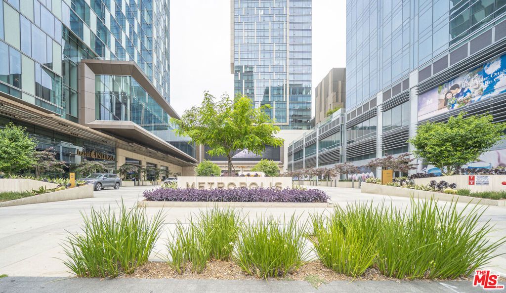 Photo of 889 Francisco Street #2610, Los Angeles, CA 90017 (MLS # 25600391)