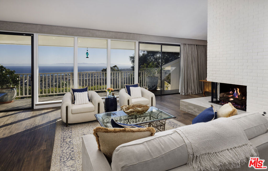 624 Las Alturas Road