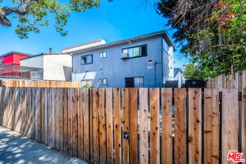 Photo of 1016 S Westlake Avenue, Los Angeles, CA 90006 (MLS # 26991777)