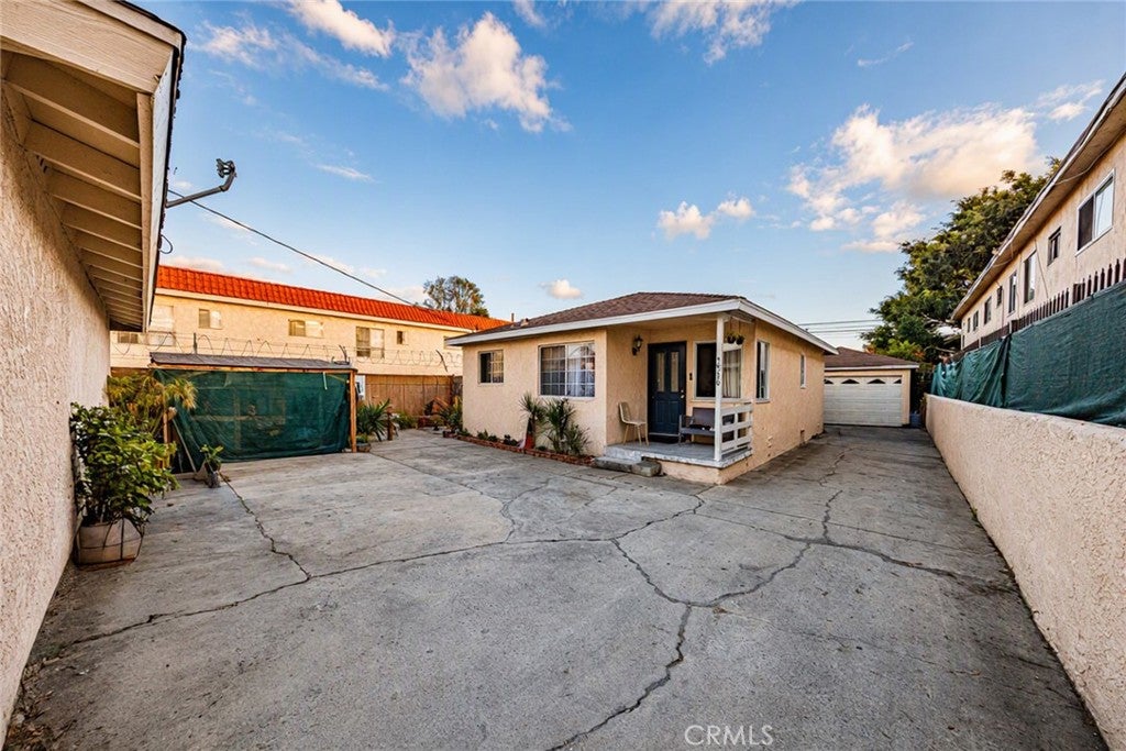 1516 W 226th