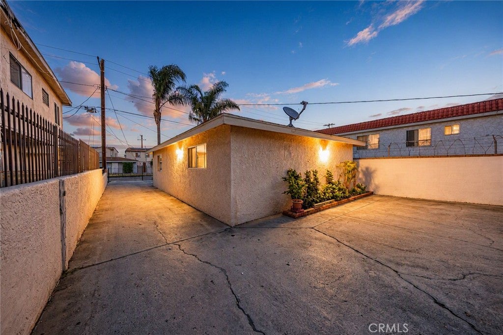 1516 W 226th