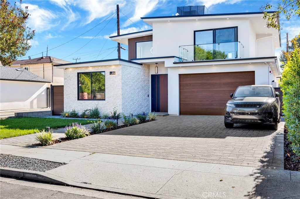 212 W Santa Anita