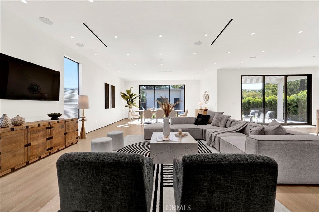 212 W Santa Anita