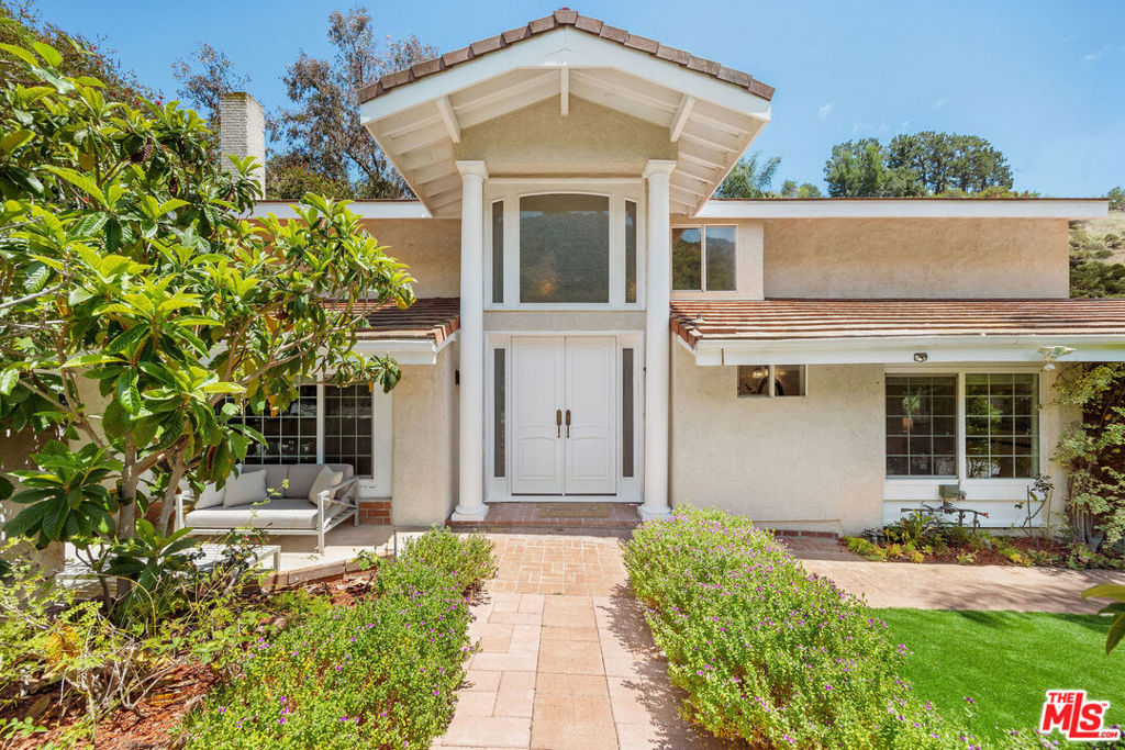 2024 San Ysidro Drive