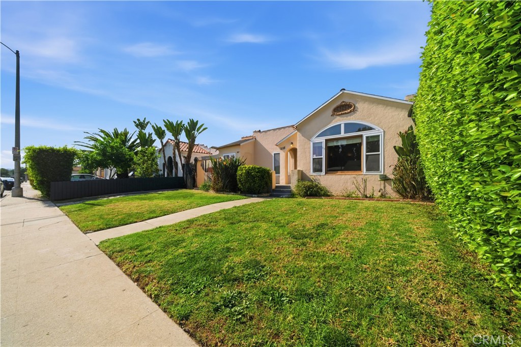 2115 S Redondo Boulevard