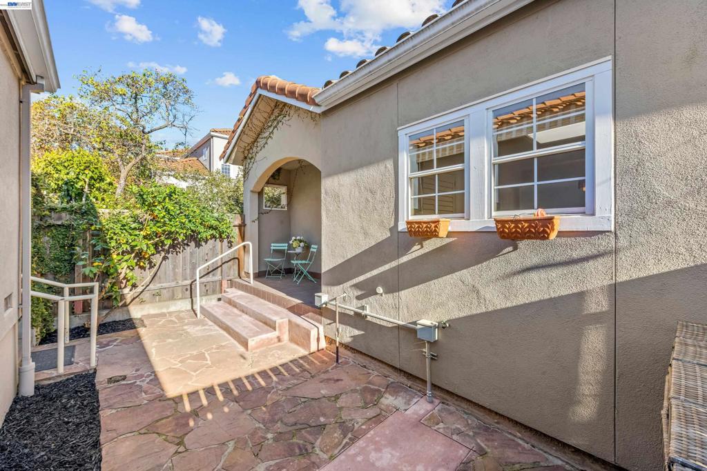 4636 Redwood Rd