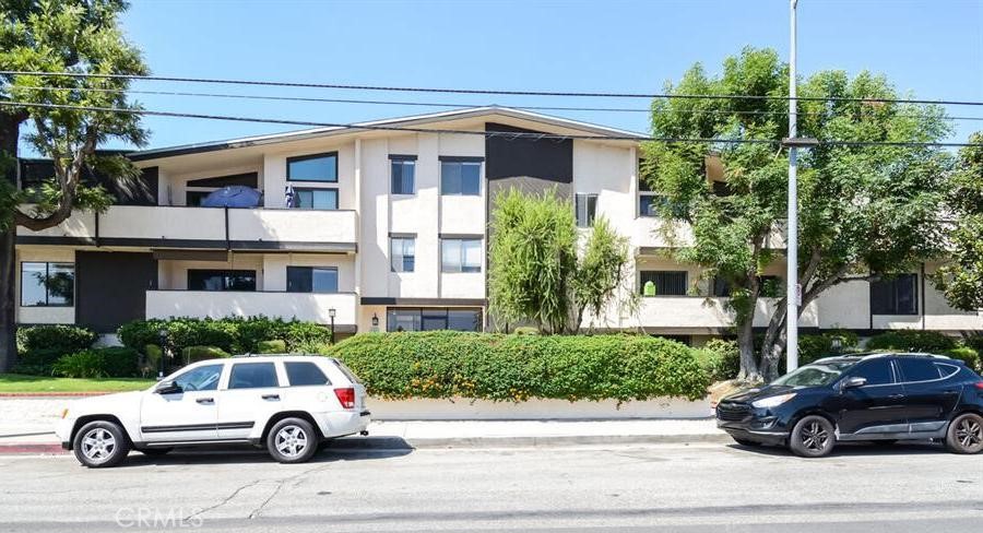 5805 Whitsett Avenue 102