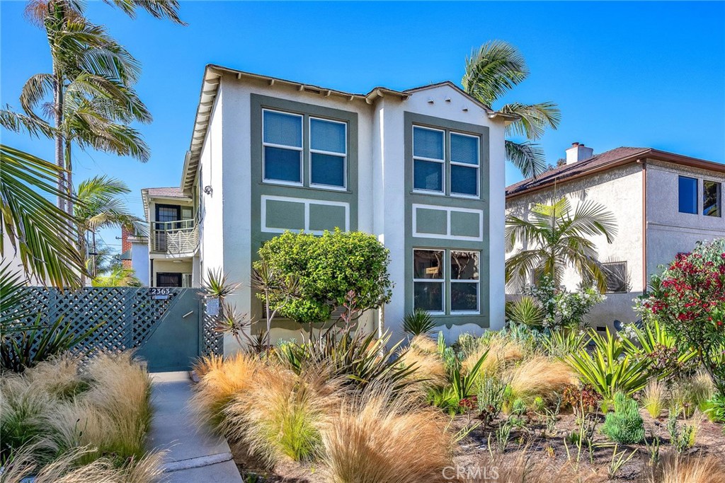 First time on the market in over 30 years! This well-maintained 5-unit building in charming Old Torrance features a classic mid-century vibe. Units feel like individual homes with backdoors from the kitchen, built-in bookshelves, original hardwood floors in excellent condition, separate dining rooms, newer windows (all except one unit), tile baths, appliances light and bright. Mix is four spacious 1BD/1BA units plus one 2BD/1BA unit with fireplace and separate dining. Upside potential in bringing Rents up to market rate. On-site coin laundry adds extra income. Includes 4 garages, driveway, and street parking. Property has lifestyle amenities in all directions, Downtown OLD Torrance shops, restaurants, Wilson Park, DEL AMO MALL ,Torrance High School. Torrance has an excellent education system. The city is home to several top-rated public and private schools, providing residents with quality education options for their children. Major employers i.e, Honda HQ., Chevron, Harbor UCLA hospital, Little Company of Mary, 405 & 110 FWYs and minutes to Redondo Beach. No local rent control.