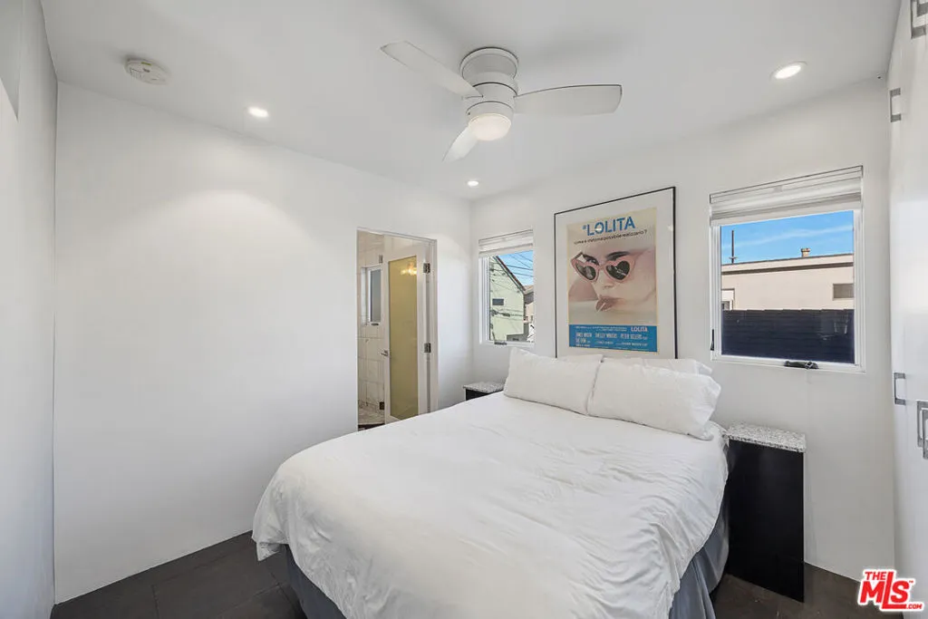 Venice, California 90291, United States, 2 Bedrooms Bedrooms, ,2 BathroomsBathrooms,Residential,Active,211683