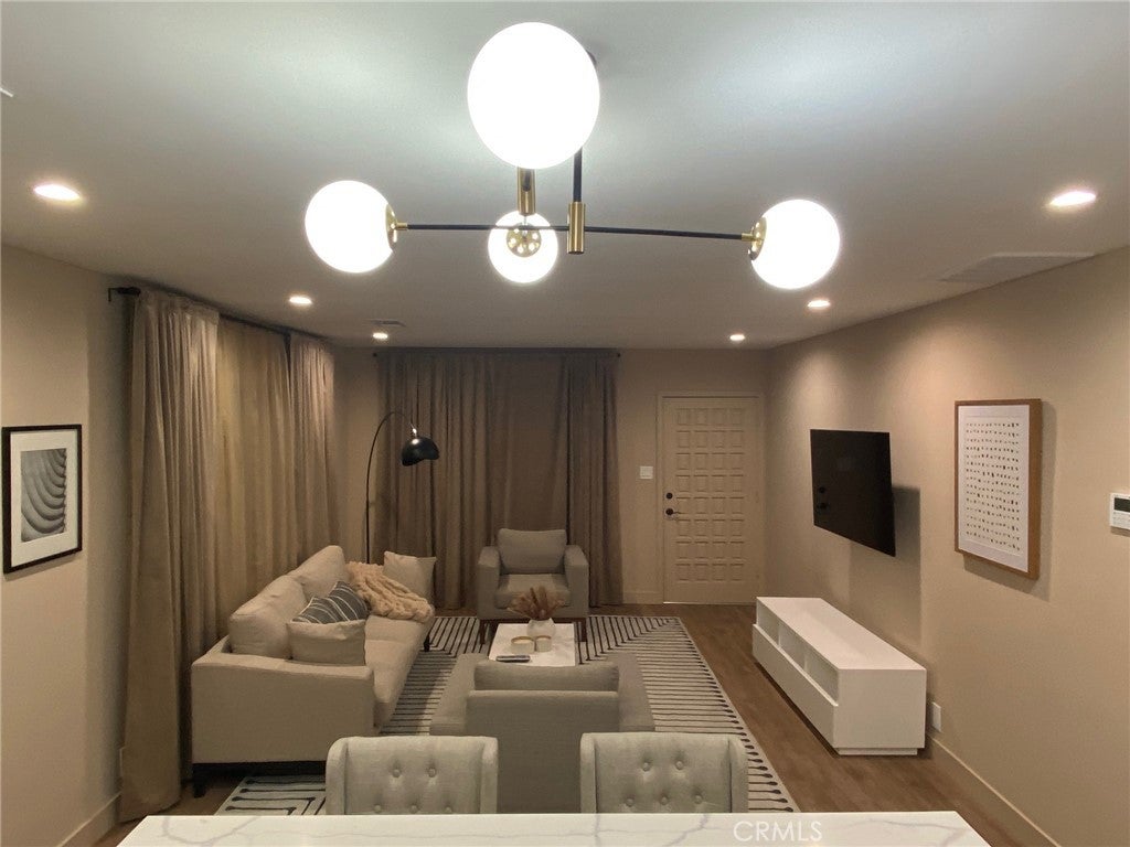 405 W Broadway