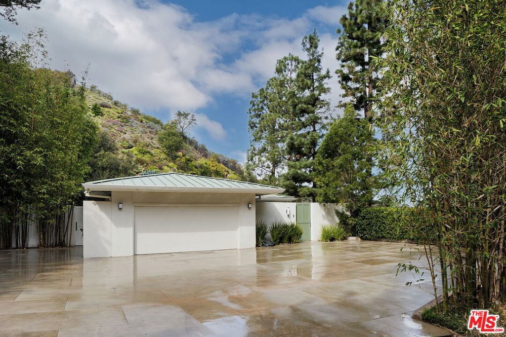 Photo of 1726 Stone Canyon Road, Los Angeles, CA 90077 (MLS # 25598867)