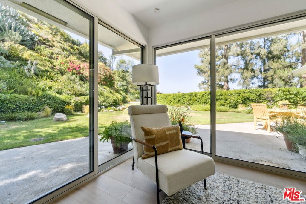 Photo of 1726 Stone Canyon Road, Los Angeles, CA 90077 (MLS # 25598867)