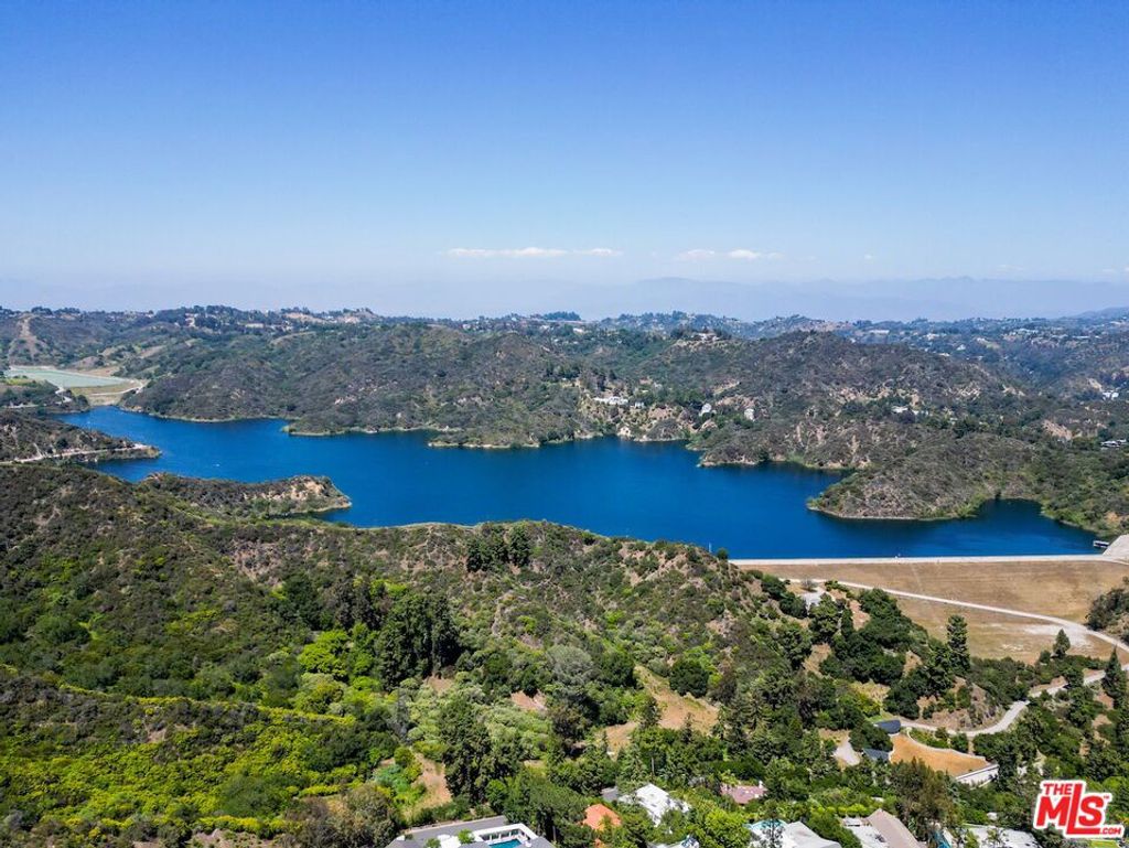 Photo of 1726 Stone Canyon Road, Los Angeles, CA 90077 (MLS # 25598867)