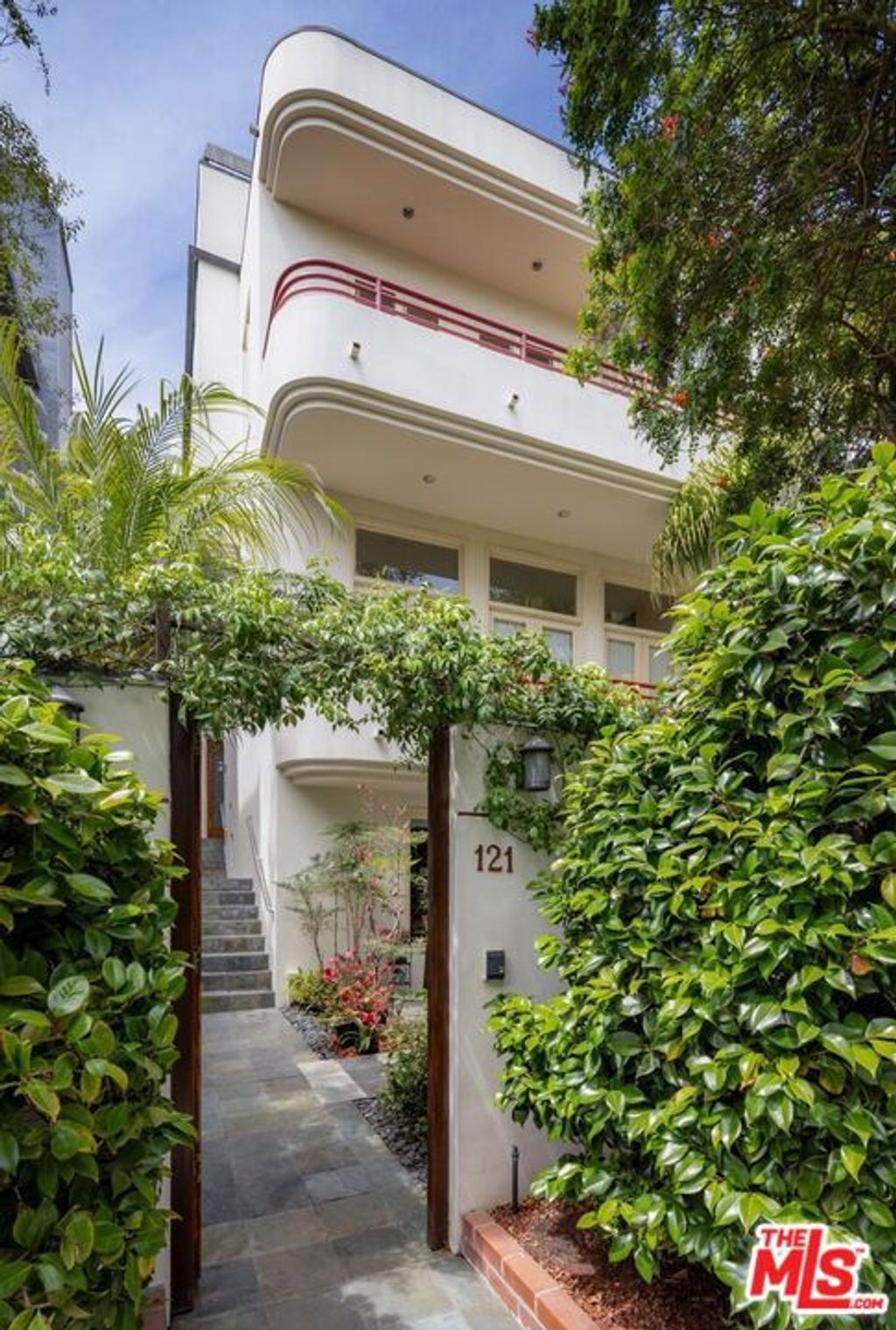 Photo of 121 Outrigger Mall, Marina Del Rey, CA 90292 (MLS # 26829821)