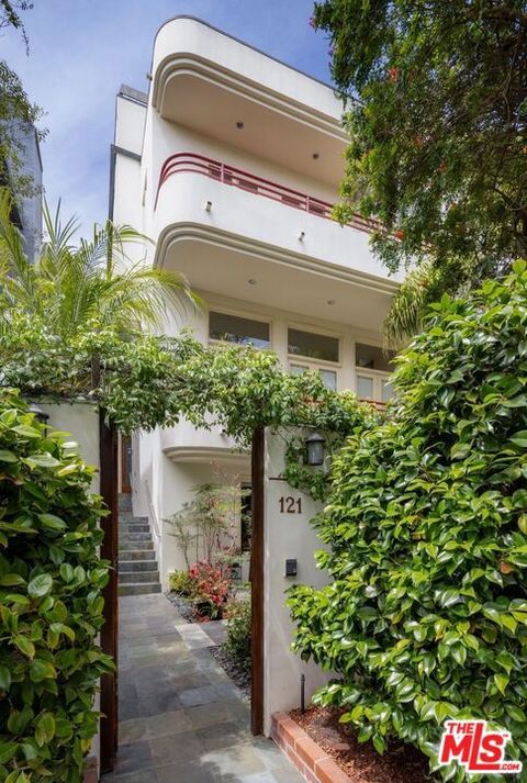 Photo of 121 Outrigger Mall, Marina Del Rey, CA 90292 (MLS # 26829821)