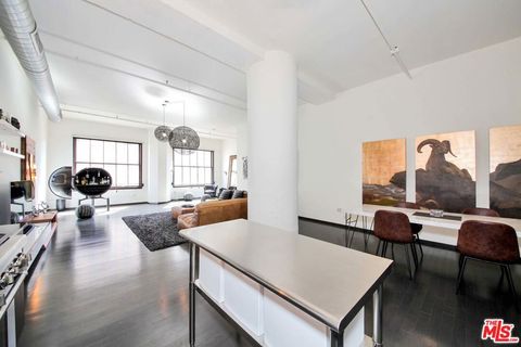 Photo of 1645 N VINE Street #603, Los Angeles, CA 90028 (MLS # 25599409) Photo of 1645 N VINE Street #603, Los Angeles, CA 90028 (MLS # 25599409)
