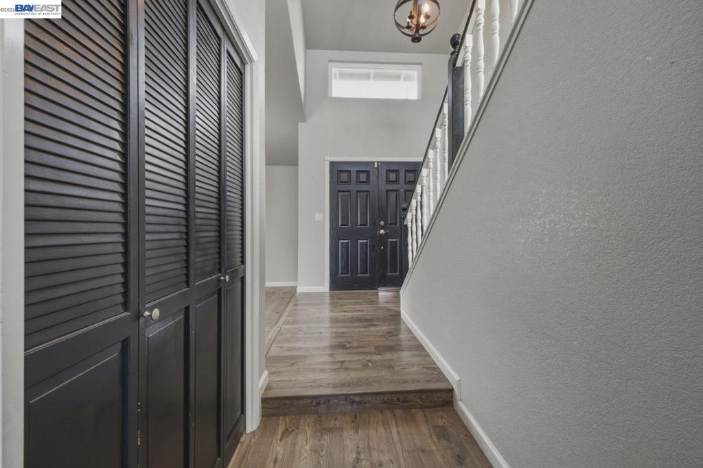 838 Spindrift Pl
