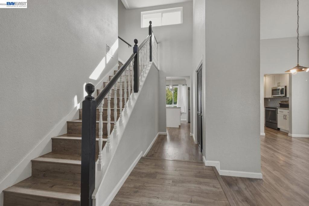 838 Spindrift Pl