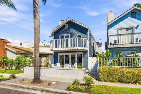 Photo of 231 Elmira AVE, Huntington Beach, CA 92648 (MLS # OC26222927)