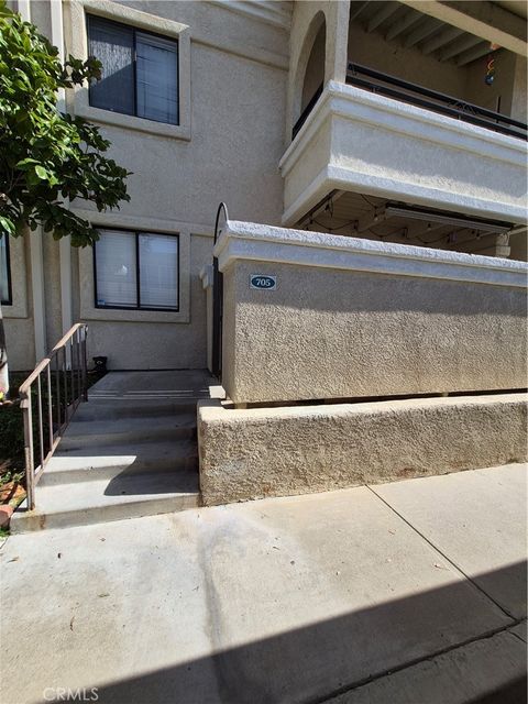 Photo of 27236 Luther Dr #705, Canyon Country, CA 91351 (MLS # SR26018462)
