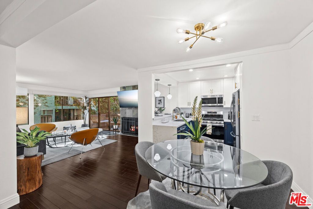 Photo of 950 N Kings Road #260, West Hollywood, CA 90069 (MLS # 26635789)