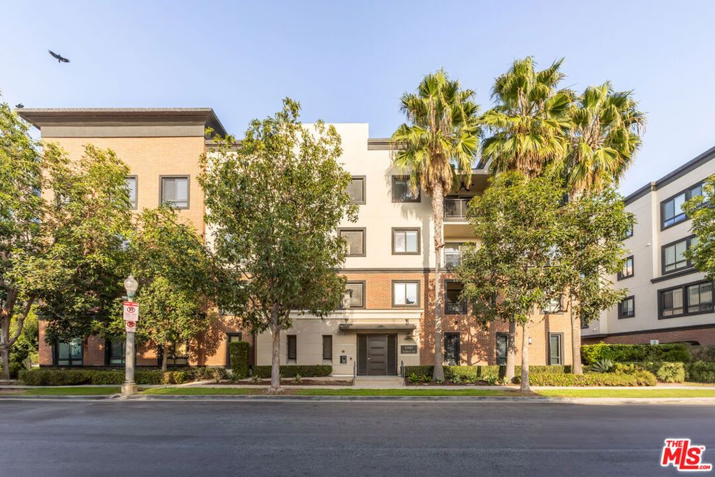 Photo of 12887 Runway Road #3, Los Angeles, CA 90094 (MLS # 25616103)