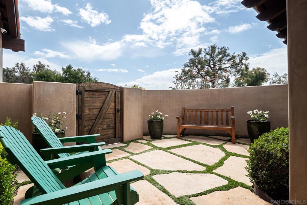 6154 Camino Selva
