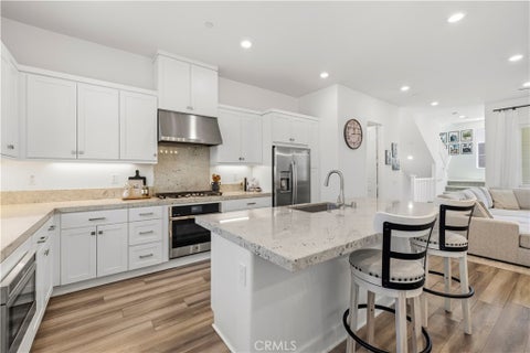 Photo of 27420 Horizon View LN, Valencia, CA 91381 (MLS # SR26209869)