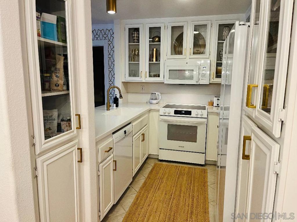 2037 Burton St 43