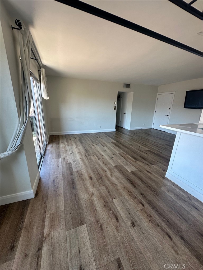 Welcome to your new home in the heart of Encino! This spacious and updated 2-bedroom, 2-bathroom condo is located on the desirable 5400 block of Newcastle Avenue, just moments from Ventura Blvd, Trader Joe’s, restaurants, cafes, parks, and the 101 freeway – offering unbeatable central convenience.
Enjoy an open-concept living and dining area with natural light, a private balcony, central air and heat, and generous walk in closet in the master bedroom and generous closet space in the second bedroom. The kitchen is well-equipped with plenty of cabinet storage and counter space, perfect for cooking or entertaining.
Key Features include: 2 spacious bedrooms,2 full bathrooms, Central AC/Heat, Private Balcony, Tandem parking in a gated garage, Secure and well-maintained building, Community laundry