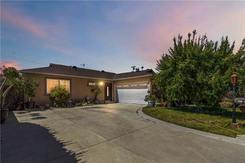 Photo of 19406 Enadia WAY, Reseda, CA 91335 (MLS # SR26136897)