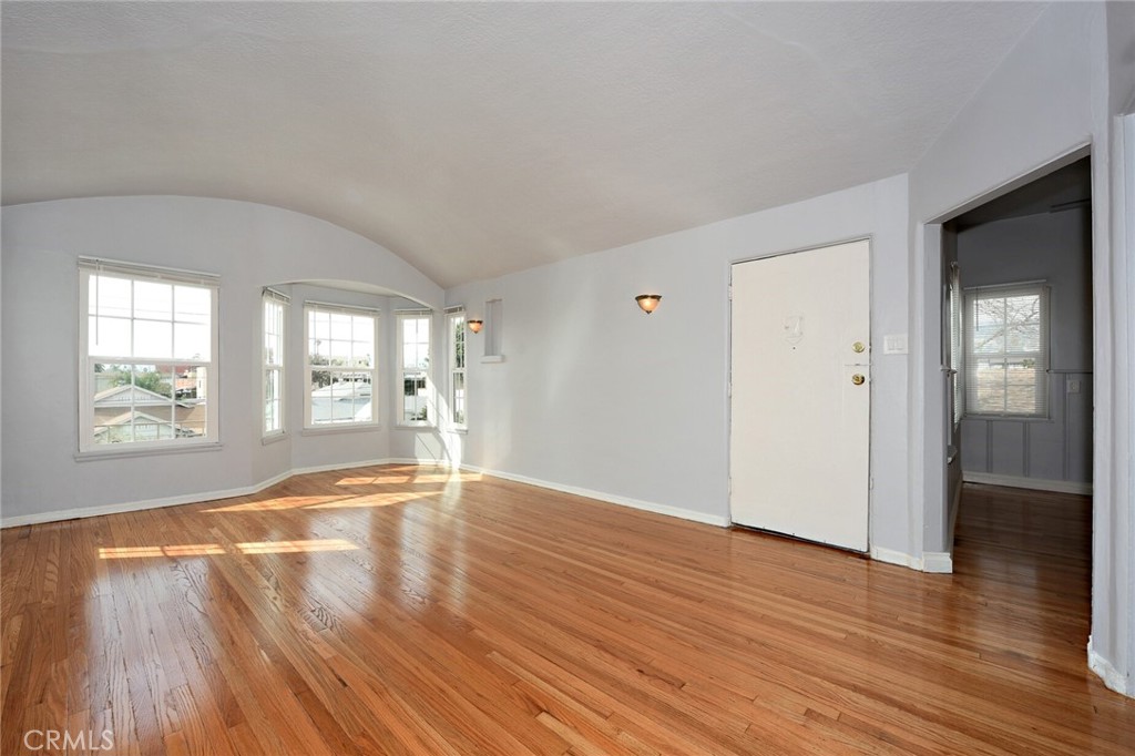 1250 N Mariposa