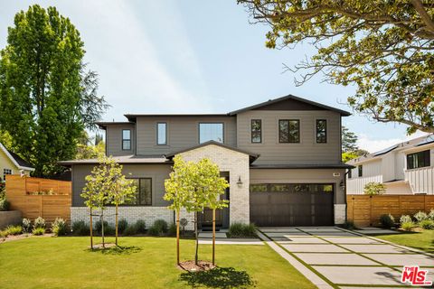 Photo of 4019 Dixie Canyon Avenue, Sherman Oaks, CA 91423 (MLS # 26776887)