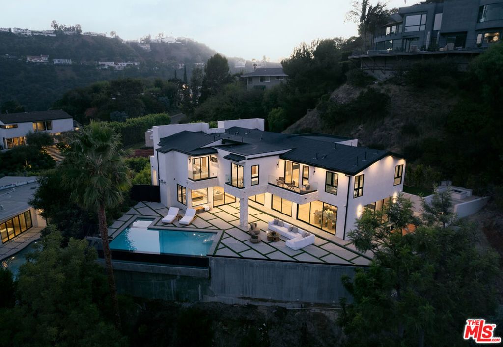 Photo of 2608 Zorada Drive, Los Angeles, CA 90046 (MLS # 25618349)