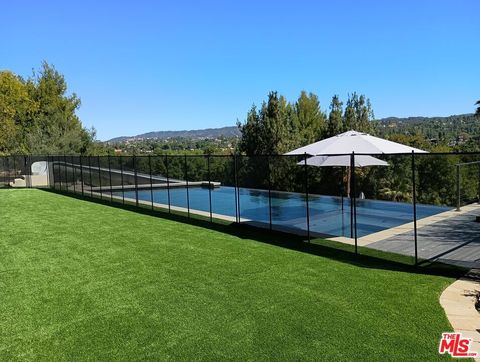 Photo of 5900 N Winnetka Avenue, Woodland Hills, CA 91367 (MLS # 26672725)