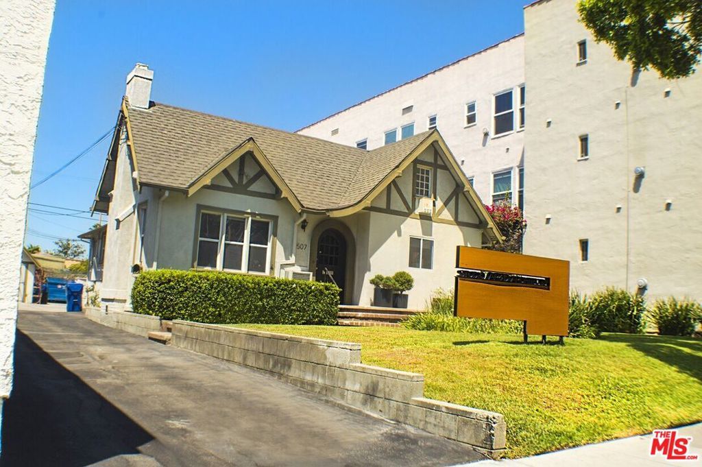 Photo of 507 N Larchmont Boulevard, Los Angeles, CA 90004 (MLS # 26660587)