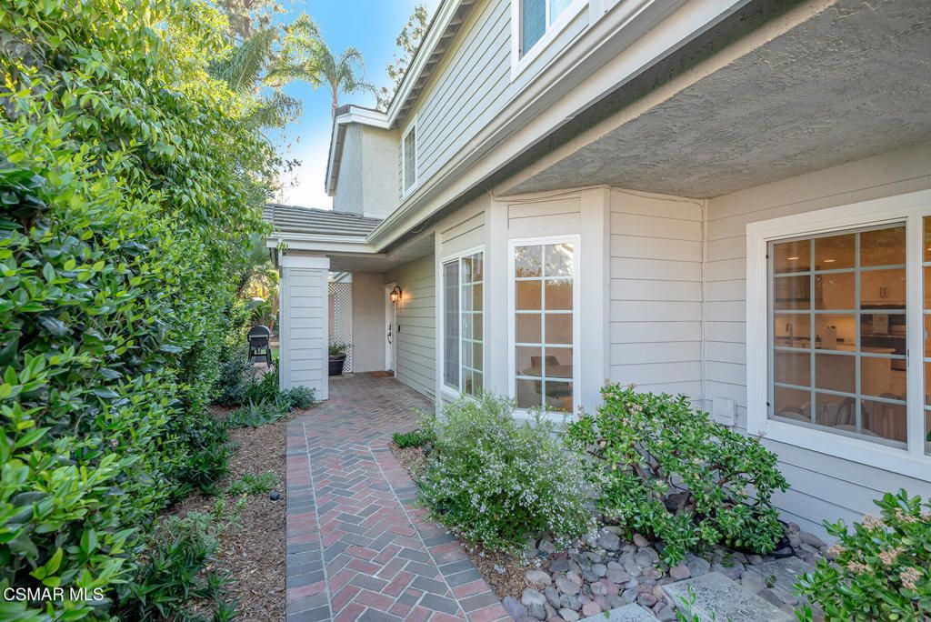Photo of 815 Sunstone Street, Westlake Village, CA 91362 (MLS # 226001223)