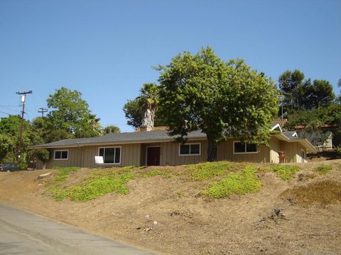 1320 Morning Glory Ln Vista CA 92084