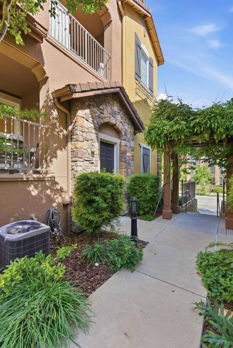 Photo of 482 Tristania Terrace, Sunnyvale, CA 94086 (MLS # ML82044609)